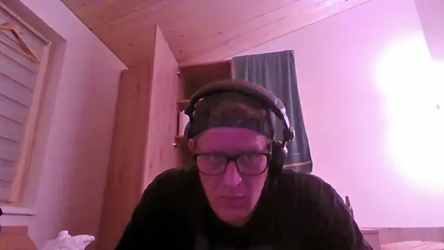 Snapshot of Bigthroaterboy chatting on October 2, 6:01 pm Bigthroaterboy online show from October 2, 6:01 pm