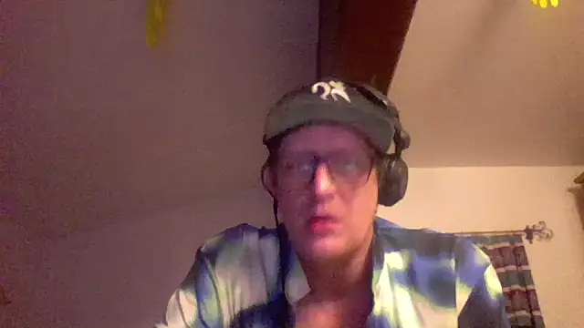 Bigthroaterboy online show from December 18, 6:03 pm