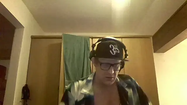 Bigthroaterboy online show from December 9, 8:29 pm