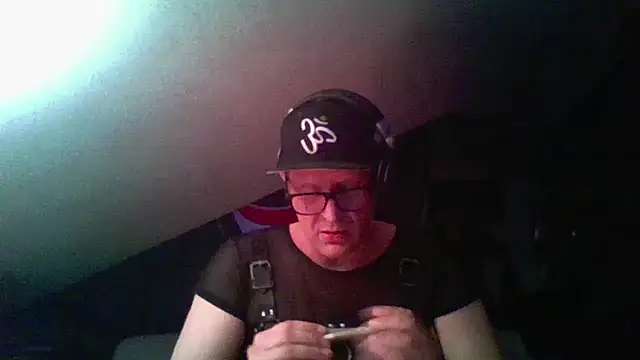 Bigthroaterboy online show from December 3, 11:24 pm