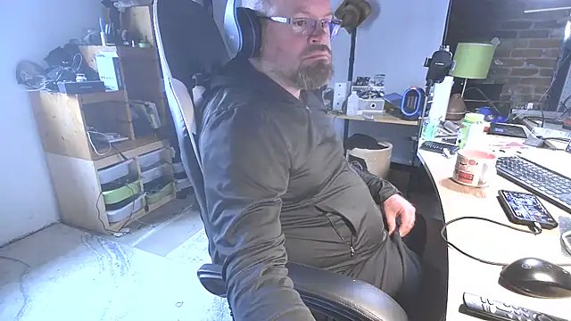 MagnusCockus online show from April 13, 1:12 pm