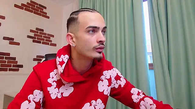 Snapshot of BrandonTate chatting on December 20, 1:22 pm BrandonTate online show from December 20, 1:22 pm