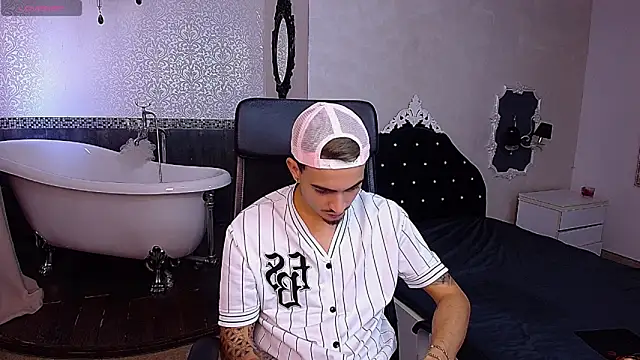 Snapshot of BrandonTate chatting on September 15, 9:54 am BrandonTate online show from September 15, 9:54 am