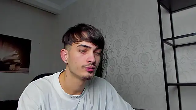 Snapshot of BrandonTate chatting on December 2, 2:28 pm BrandonTate online show from December 2, 2:28 pm