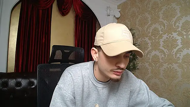 Snapshot of BrandonTate chatting on February 23, 12:43 pm BrandonTate online show from February 23, 12:43 pm