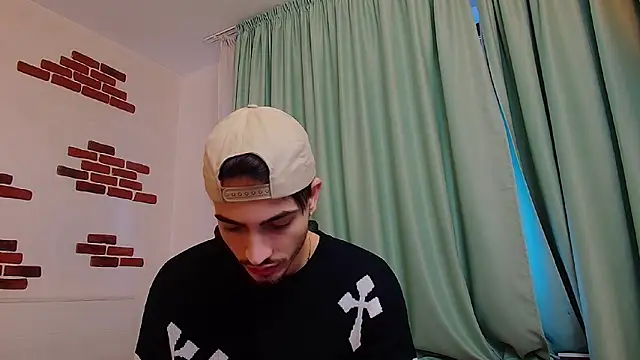 Snapshot of BrandonTate chatting on December 11, 1:22 pm BrandonTate online show from December 11, 1:22 pm