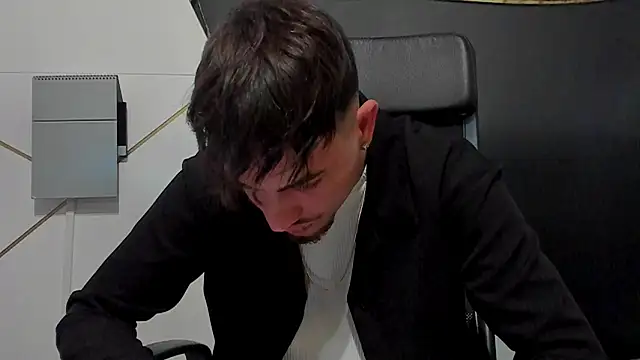 BrandonTate online show from April 26, 4:43 am