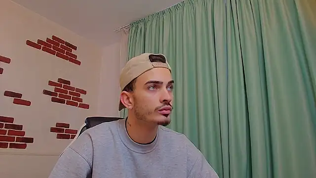 Snapshot of BrandonTate chatting on December 12, 1:06 pm BrandonTate online show from December 12, 1:06 pm