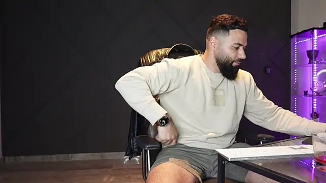 mattmasterss online show from April 24, 8:11 pm