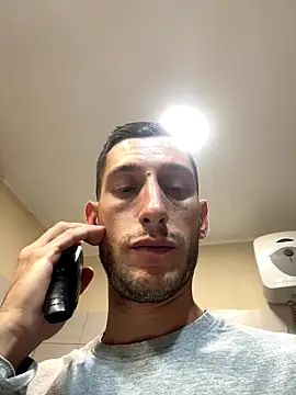 Snapshot of Gionnytav chatting on October 8, 4:11 pm Gionnytav online show from October 8, 4:11 pm