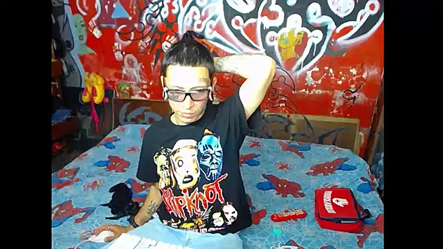 Snapshot of deivid_estrada chatting on February 17, 6:15 pm deivid estrada online show from February 17, 6:15 pm