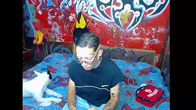 Snapshot of deivid_estrada chatting on March 8, 10:34 pm deivid estrada online show from March 8, 10:34 pm