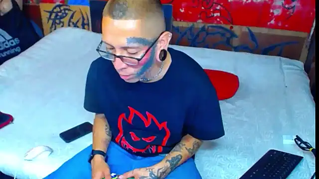 Snapshot of deivid_estrada chatting on October 8, 4:22 pm deivid estrada online show from October 8, 4:22 pm
