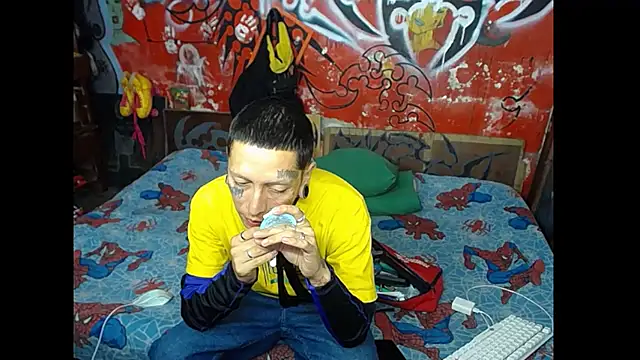 Snapshot of deivid_estrada chatting on February 8, 9:25 pm deivid estrada online show from February 8, 9:25 pm