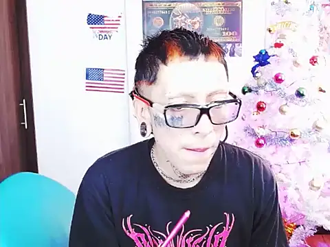 Snapshot of deivid_estrada chatting on December 6, 3:33 pm deivid estrada online show from December 6, 3:33 pm