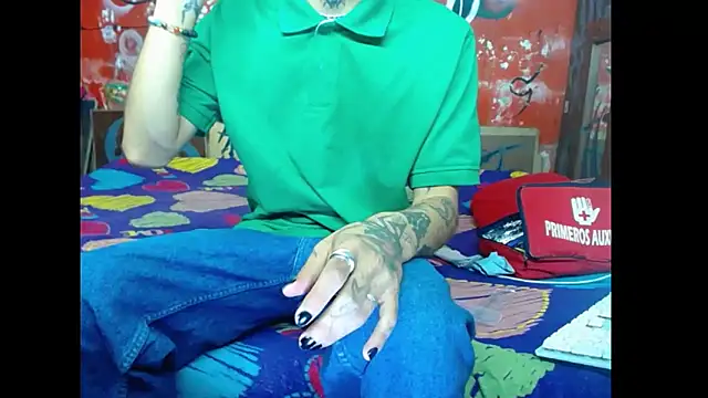 Snapshot of deivid_estrada chatting on March 20, 3:58 pm deivid estrada online show from March 20, 3:58 pm