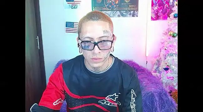 Snapshot of deivid_estrada chatting on December 28, 3:48 pm deivid estrada online show from December 28, 3:48 pm
