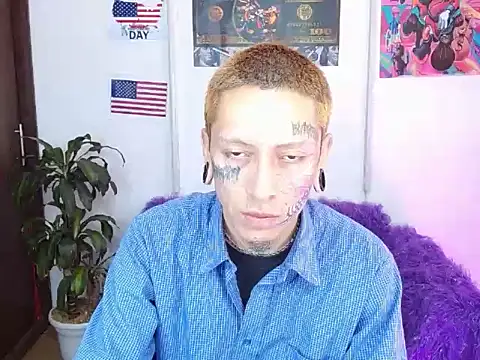Snapshot of deivid_estrada chatting on January 15, 2:24 pm deivid estrada online show from January 15, 2:24 pm