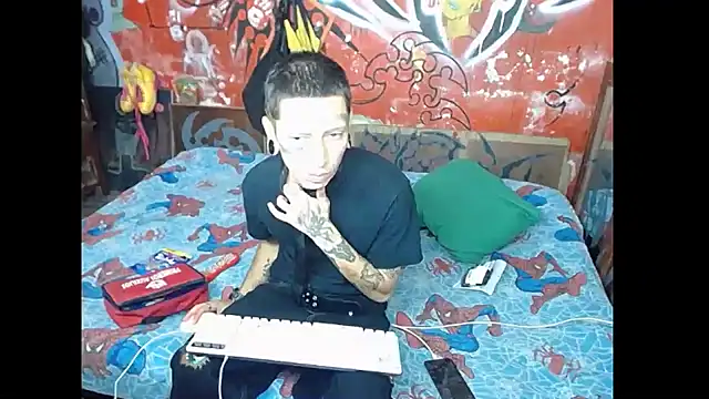Snapshot of deivid_estrada chatting on February 10, 4:04 pm deivid estrada online show from February 10, 4:04 pm