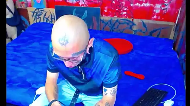 Snapshot of deivid_estrada chatting on September 12, 4:18 pm deivid estrada online show from September 12, 4:18 pm