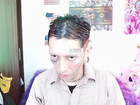 Snapshot of deivid_estrada chatting on December 14, 3:25 pm deivid estrada online show from December 14, 3:25 pm