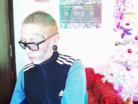 Snapshot of deivid_estrada chatting on January 10, 3:06 pm deivid estrada online show from January 10, 3:06 pm