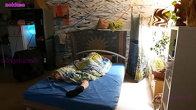 Snapshot of BongChannel chatting on January 14, 9:02 am BongChannel online show from January 14, 9:02 am