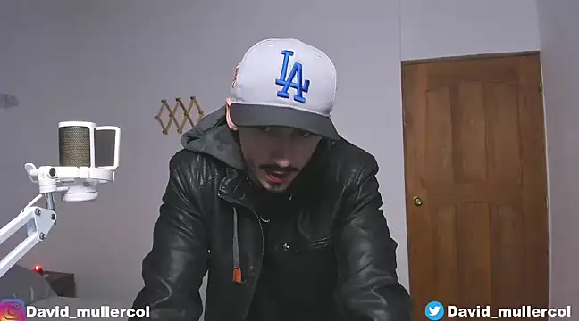 Snapshot of David_Brown18 chatting on December 21, 12:53 am David Brown18 online show from December 21, 12:53 am