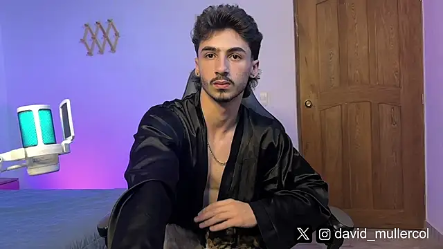 Snapshot of David_Brown18 chatting on February 15, 11:16 pm David Brown18 online show from February 15, 11:16 pm