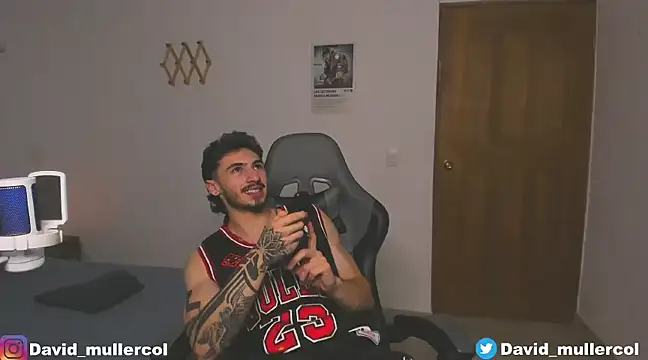 Snapshot of David_Brown18 chatting on January 13, 10:03 pm David Brown18 online show from January 13, 10:03 pm