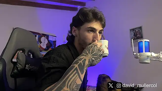 Snapshot of David_Brown18 chatting on March 9, 7:37 pm David Brown18 online show from March 9, 7:37 pm