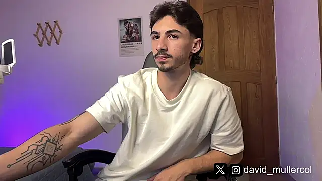 Snapshot of David_Brown18 chatting on February 9, 10:21 pm David Brown18 online show from February 9, 10:21 pm