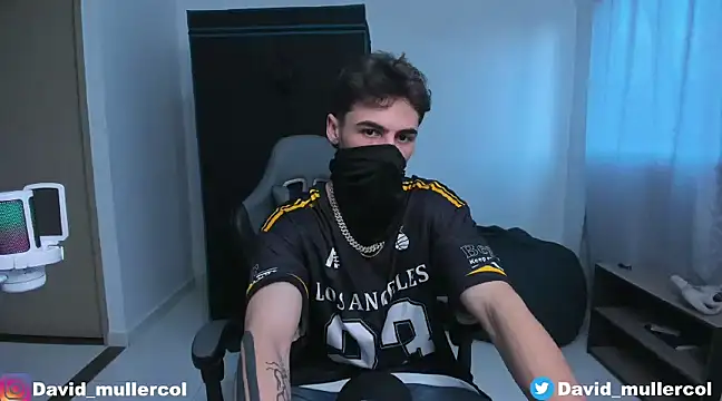 Snapshot of David_Brown18 chatting on December 6, 9:13 pm David Brown18 online show from December 6, 9:13 pm
