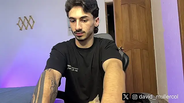 Snapshot of David_Brown18 chatting on February 21, 2:39 am David Brown18 online show from February 21, 2:39 am