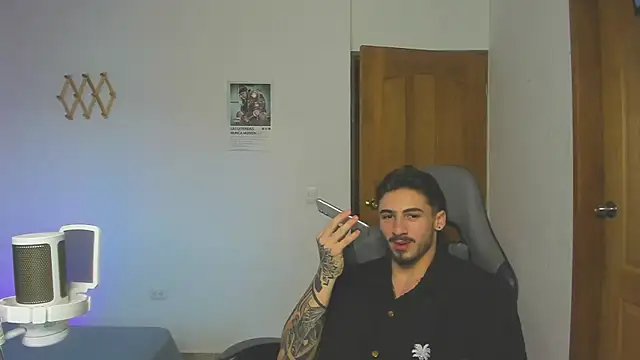 Snapshot of David_Brown18 chatting on January 16, 10:55 pm David Brown18 online show from January 16, 10:55 pm