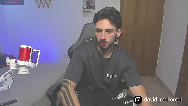 Snapshot of David_Brown18 chatting on January 27, 10:49 pm David Brown18 online show from January 27, 10:49 pm