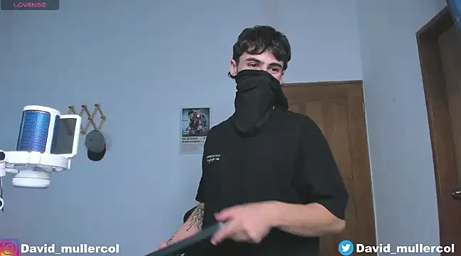 Snapshot of David_Brown18 chatting on December 20, 1:36 am David Brown18 online show from December 20, 1:36 am