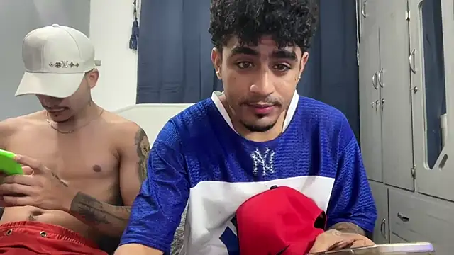 dominic brandd23 online show from December 22, 6:43 am