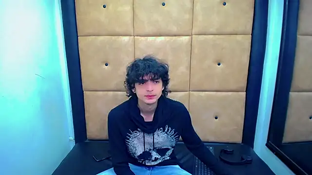 Snapshot of Sr_BonnyEthan chatting on December 10, 1:33 pm Sr BonnyEthan online show from December 10, 1:33 pm