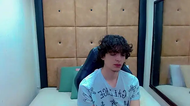 Snapshot of Sr_BonnyEthan chatting on December 27, 1:39 pm Sr BonnyEthan online show from December 27, 1:39 pm