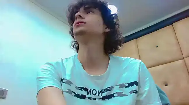 Snapshot of Sr_BonnyEthan chatting on December 31, 1:52 pm Sr BonnyEthan online show from December 31, 1:52 pm