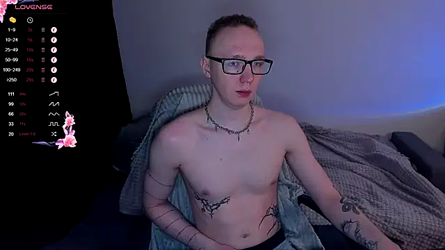Snapshot of Alex_silents chatting on October 13, 1:17 pm Alex silents online show from October 13, 1:17 pm