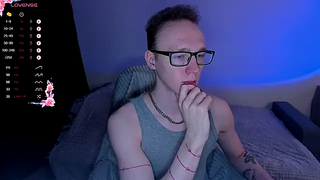 Snapshot of Alex_silents chatting on October 9, 1:27 pm Alex silents online show from October 9, 1:27 pm