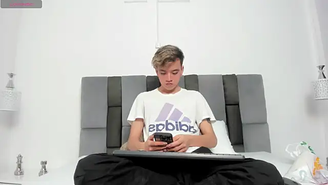 Snapshot of bunny_maxi chatting on December 14, 7:46 pm bunny maxi online show from December 14, 7:46 pm
