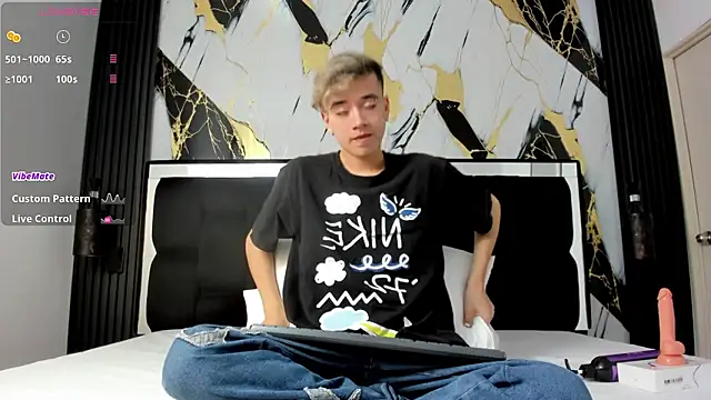 Snapshot of bunny_maxi chatting on December 5, 12:44 pm bunny maxi online show from December 5, 12:44 pm