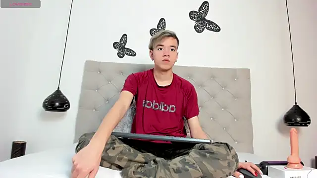 Snapshot of bunny_maxi chatting on December 6, 1:22 pm bunny maxi online show from December 6, 1:22 pm