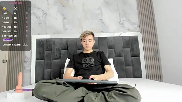 Snapshot of bunny_maxi chatting on December 11, 12:49 pm bunny maxi online show from December 11, 12:49 pm