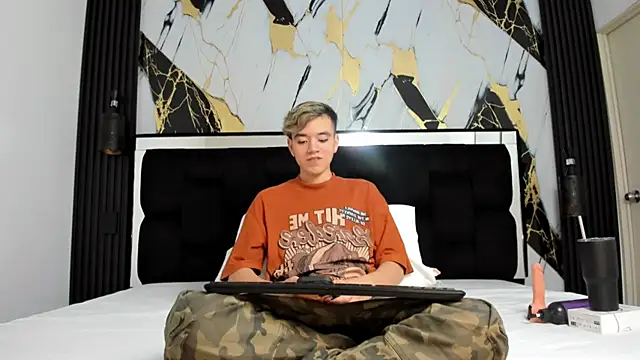 Snapshot of bunny_maxi chatting on December 12, 12:44 pm bunny maxi online show from December 12, 12:44 pm