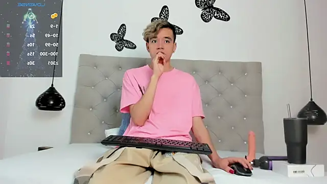 Snapshot of bunny_maxi chatting on December 17, 12:33 pm bunny maxi online show from December 17, 12:33 pm