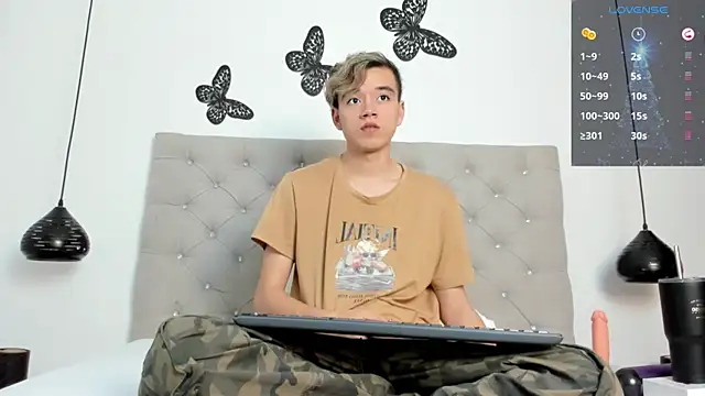 Snapshot of bunny_maxi chatting on December 23, 12:52 pm bunny maxi online show from December 23, 12:52 pm